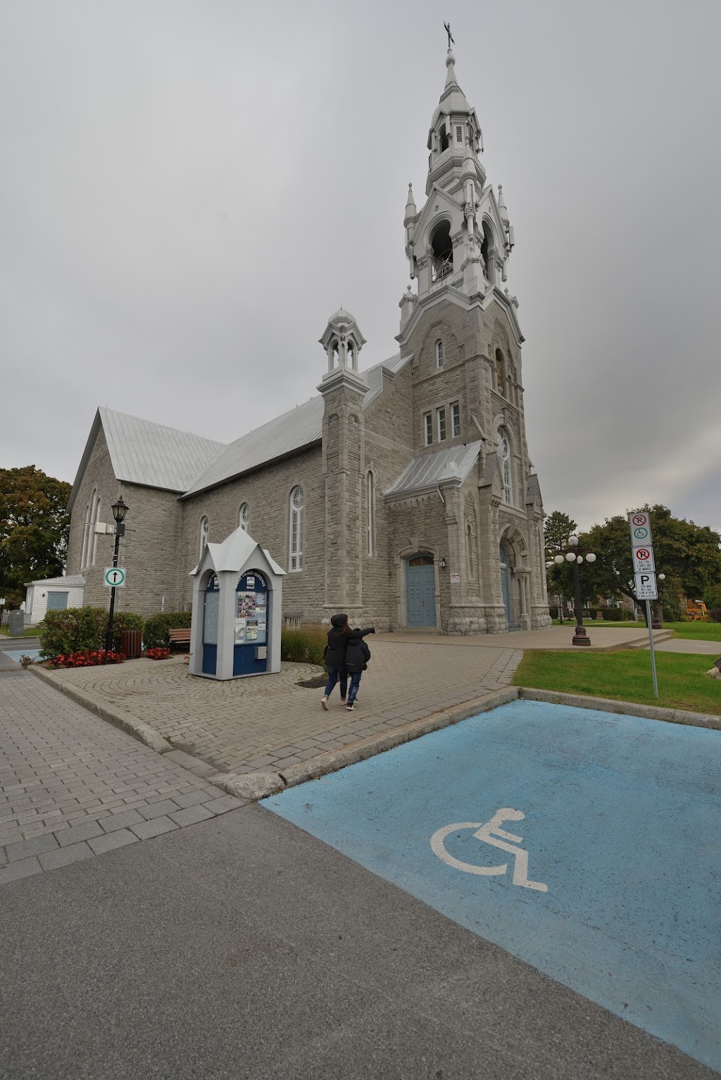 Église St-Matthieu (Paroisse Trinité-sur-Richelieu) | Rue Saint-Matthieu, Beloeil, QC J3G 4R2, Canada | Phone: (450) 446-2222