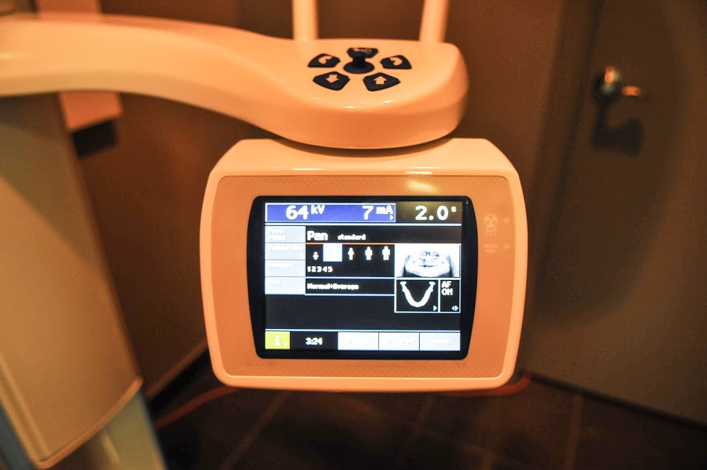 Rio Dental Centre | 1054 Centre Street #3, Thornhill, ON L4J 3M8, Canada | Phone: (905) 882-8280