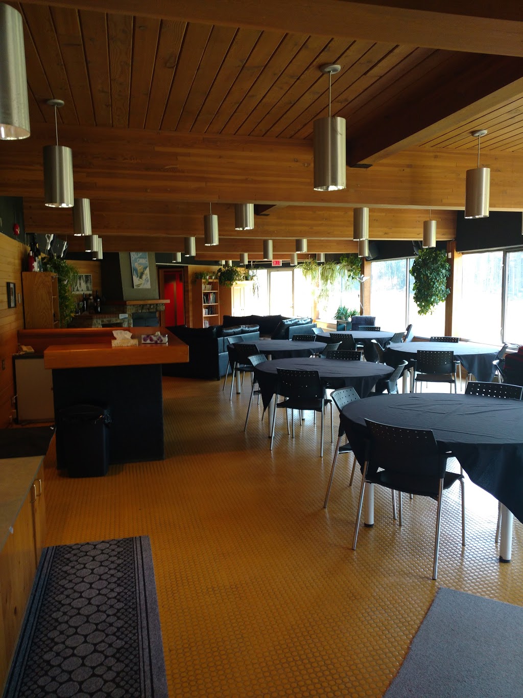 Chalet du Fondeur | Boulevard les Neiges, Saint-Ferréol-les-Neiges, QC G0A 3R0, Canada | Phone: (800) 463-1568
