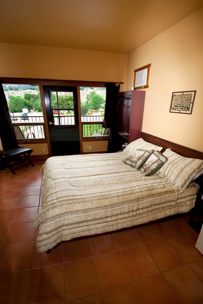 Casa Grande Inn | 1070 Lakeshore Dr Unit 201, Penticton, BC V2A 1C1, Canada | Phone: (250) 276-3030