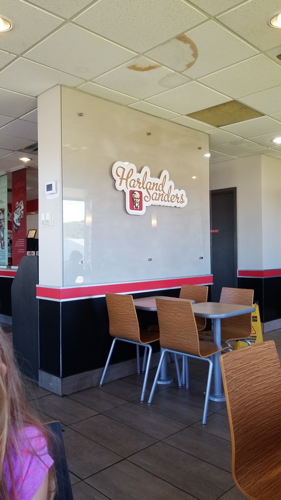 KFC | Access Rd, 71 Conception Bay Hwy, Bay Roberts, NL A0A 1G0, Canada | Phone: (709) 786-3091