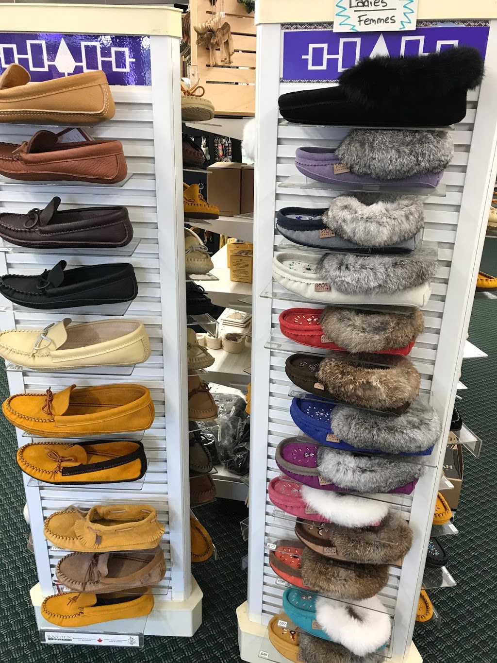 Wolfs Den | St Isidore Rd Box 743, Kahnawake, QC J0L 1B0, Canada | Phone: (450) 638-5270