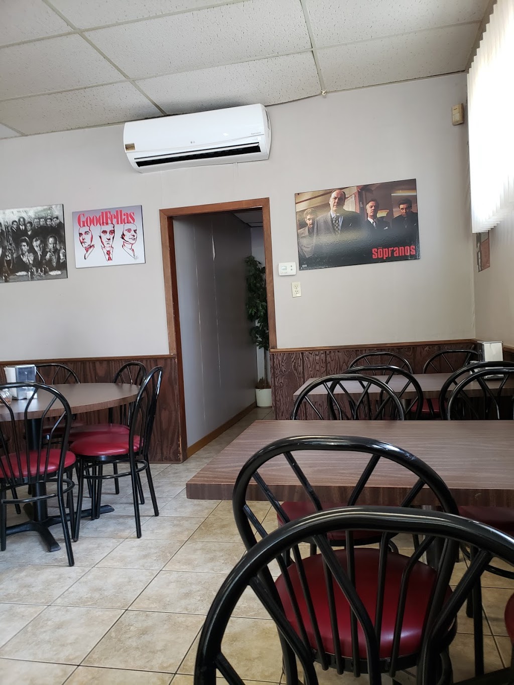 Central Pizza | 161 Central Ave, Fort Erie, ON L2A 3S5, Canada | Phone: (905) 871-4333