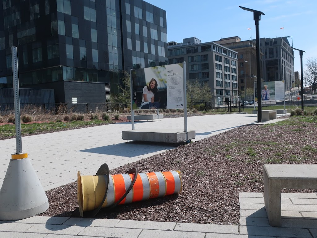 Place des Montréalaises | Place des Montréalaises, Montréal, QC H2Y 3Z8, Canada | Phone: (514) 872-0311