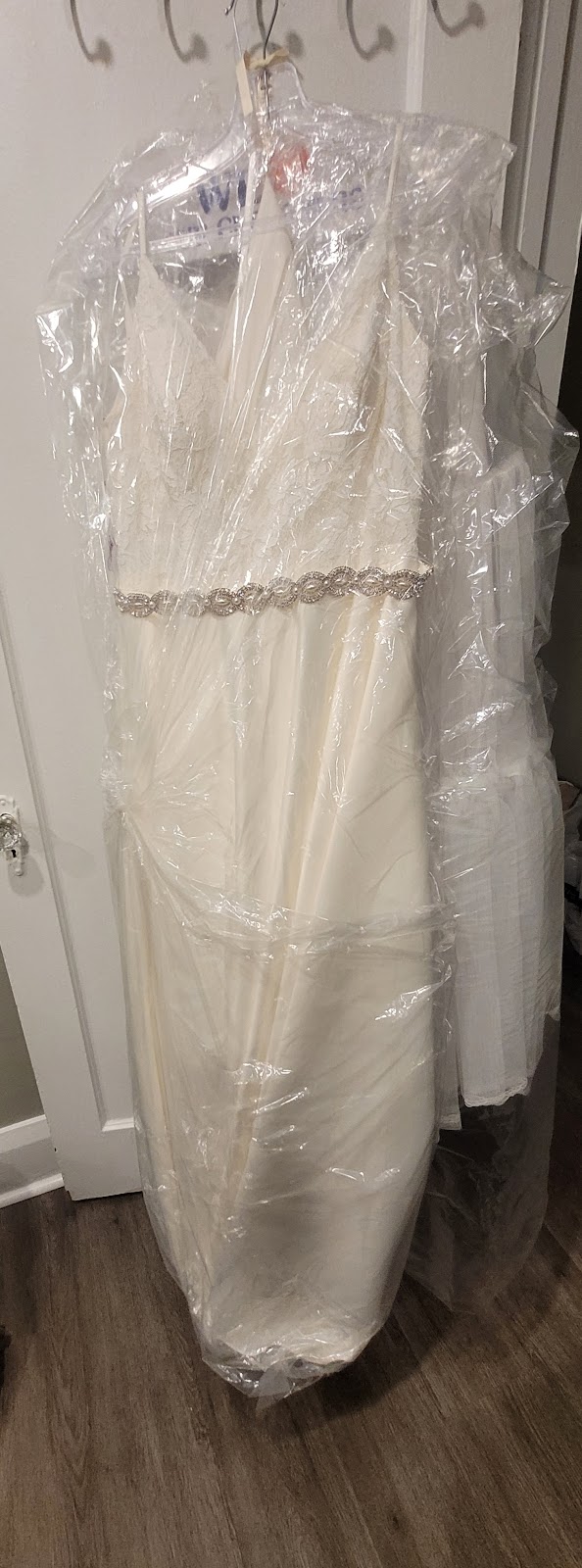 Door 2 Door Dry Cleaning | 5, 18 Ringwood Dr suite 220, Whitchurch-Stouffville, ON L4A 0N2, Canada | Phone: (905) 640-0321