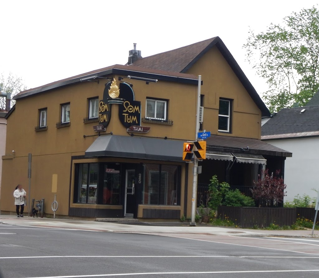 Som Tum Thai | 260 Nepean St, Ottawa, ON K1R 5G3, Canada | Phone: (613) 781-8424