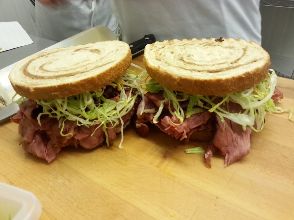 East Meats West Halal | 2399 Cawthra Rd, Mississauga, ON L5A 2W9, Canada | Phone: (905) 279-0361