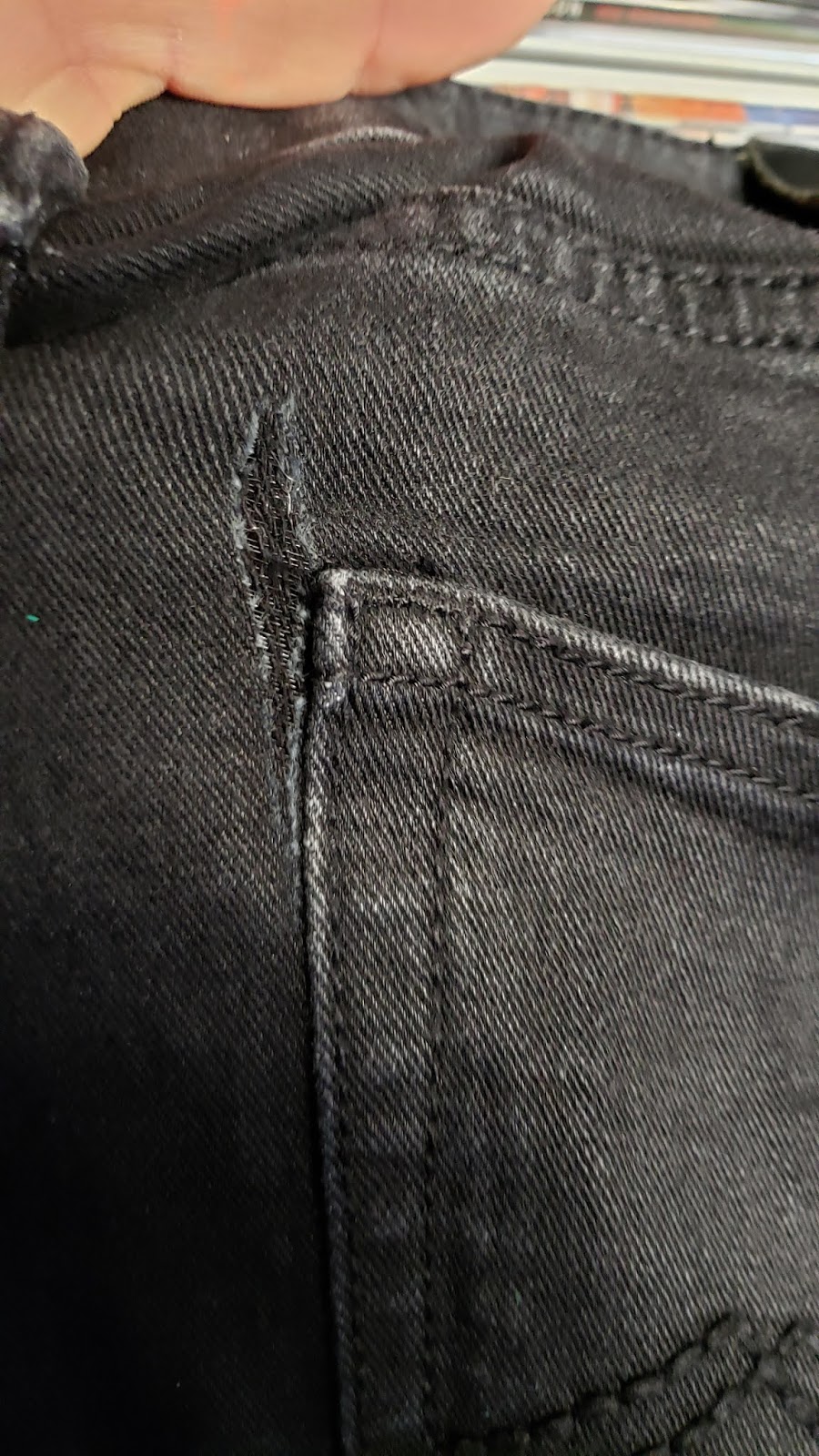 Les Vetements Roadrunner | 2005 23e Avenue, Lachine, QC H8T 1X1, Canada | Phone: (514) 631-2275