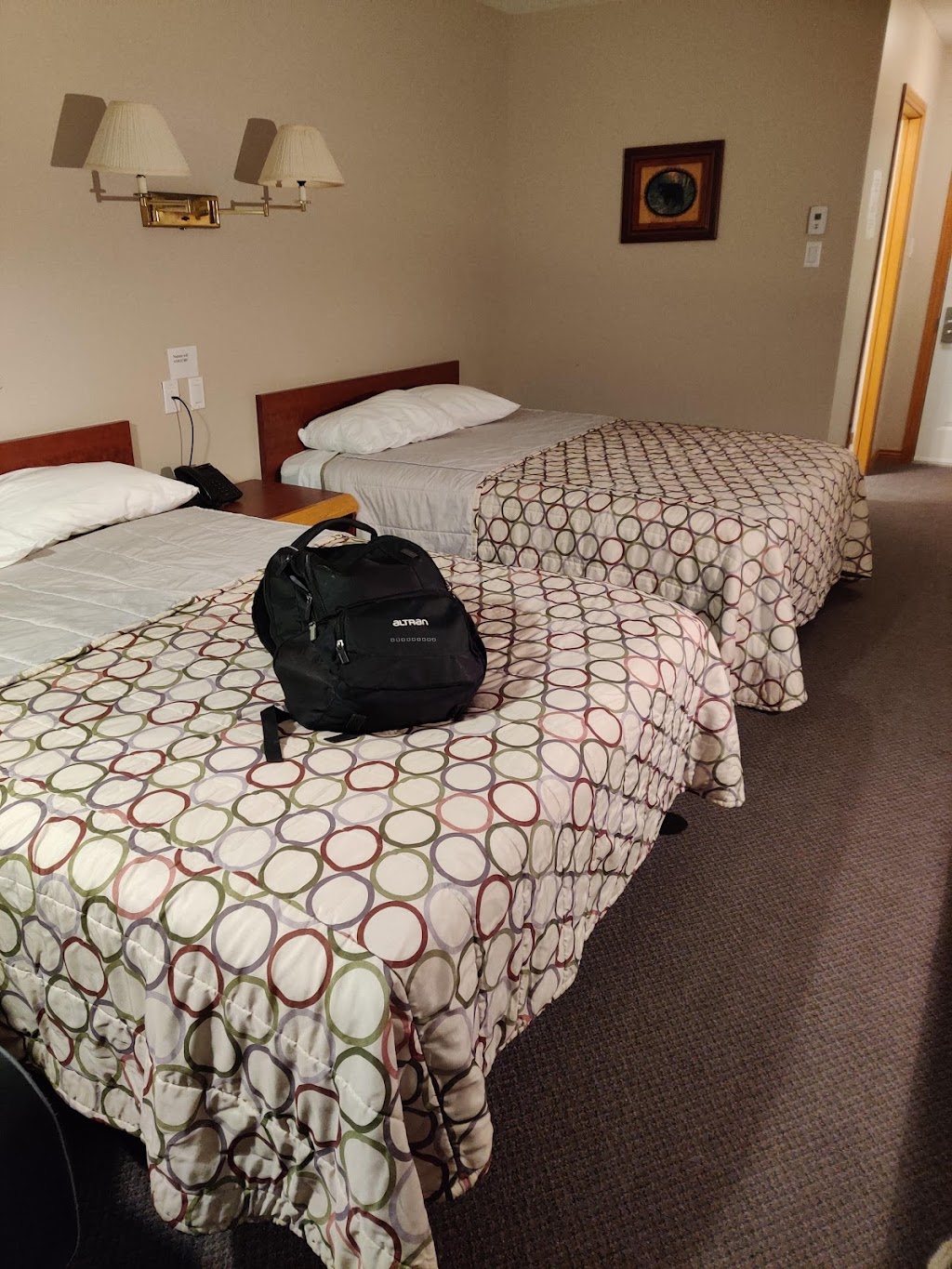 Hotel Central | 510 Rue Brassard, Saint-Michel-des-Saints, QC J0K 3B0, Canada | Phone: (450) 833-1331