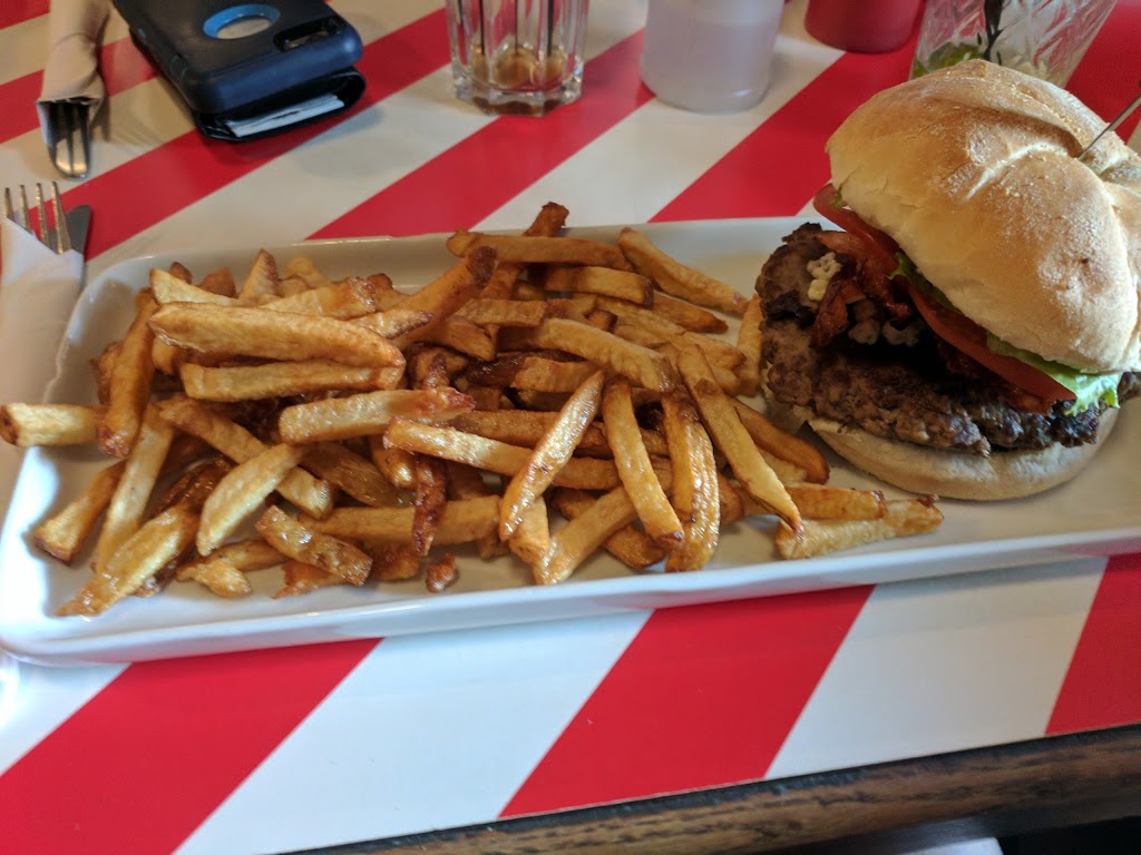 S-Bend Restaurant & Motel | 5801 ON-3, Sherkston, ON L0S 1R0, Canada | Phone: (905) 894-4072