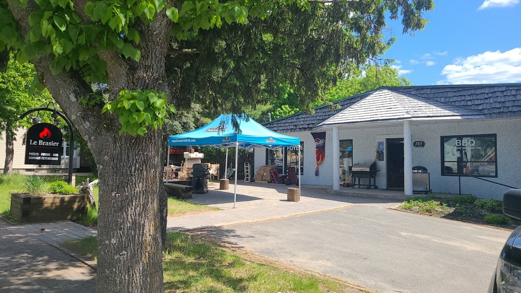 Le Brasier | 745 Rue de Saint Jovite, Mont-Tremblant, QC J8E 3J8, Canada | Phone: (819) 217-6089