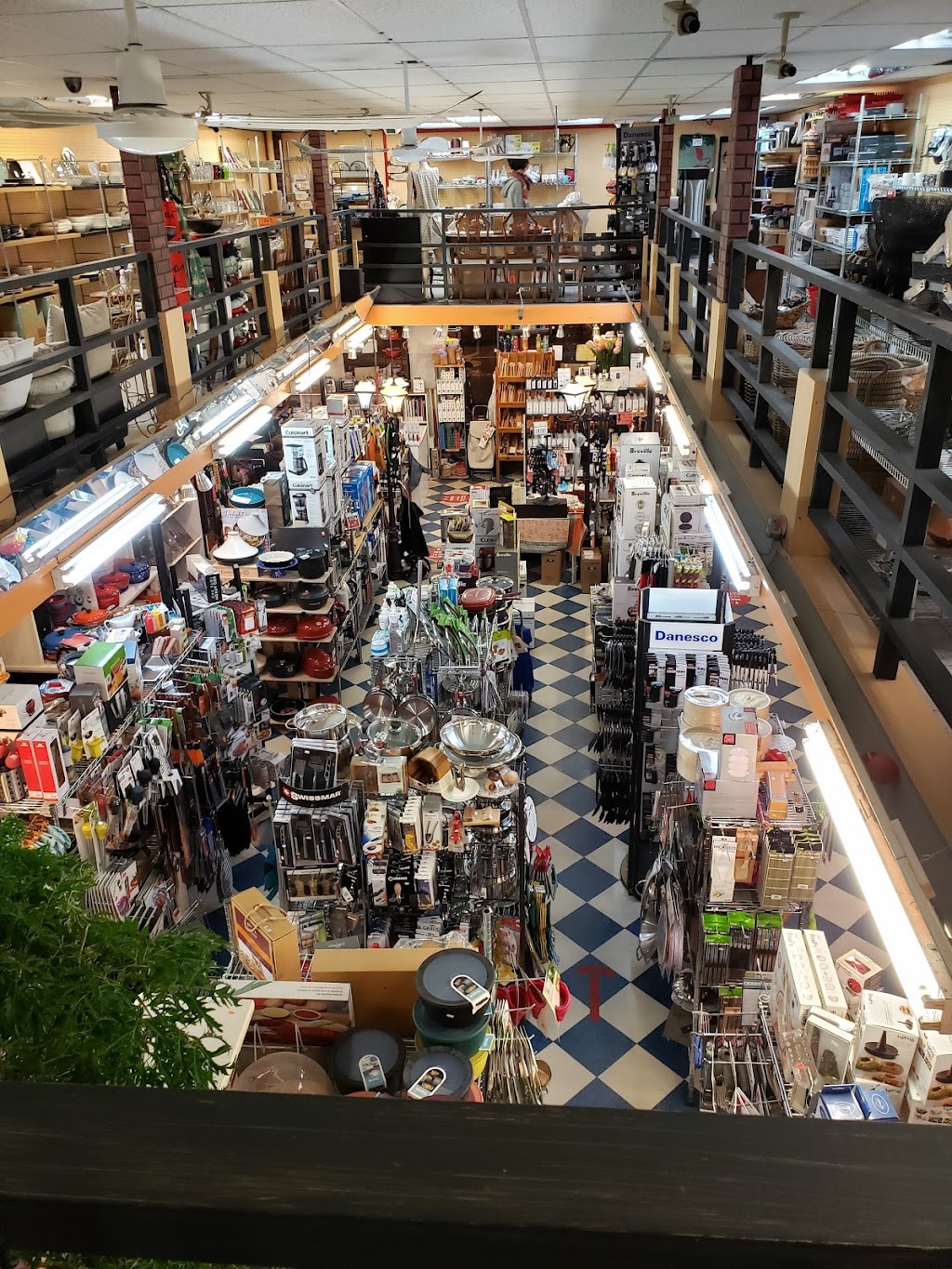 La Soupière | 1272, av du Mont-Royal E, Montréal, QC H2J 1Y3, Canada | Phone: (514) 527-4626