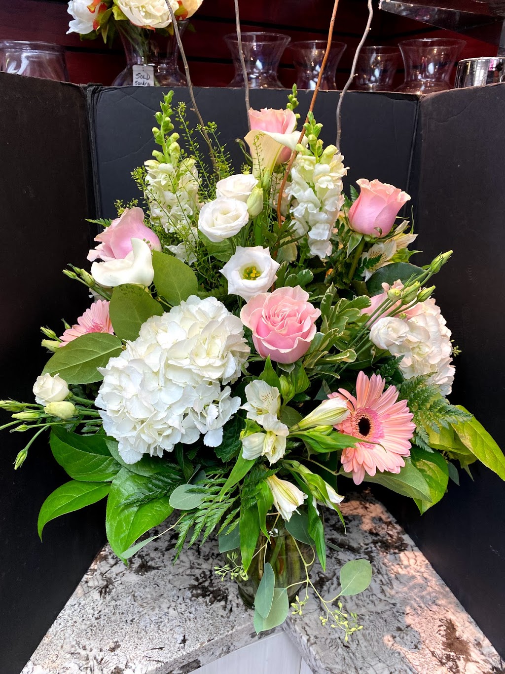Millcroft Florist | 1940 Ironstone Dr #7, Burlington, ON L7L 0E4, Canada | Phone: (905) 331-6550