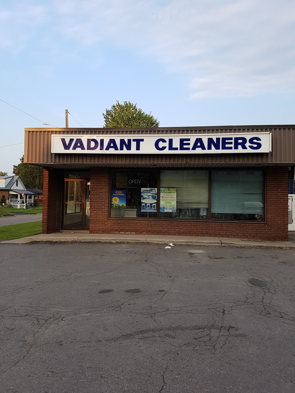 Vadiant Cleaners | 1230 Simcoe St N, Oshawa, ON L1G 4X3, Canada | Phone: (905) 728-1991