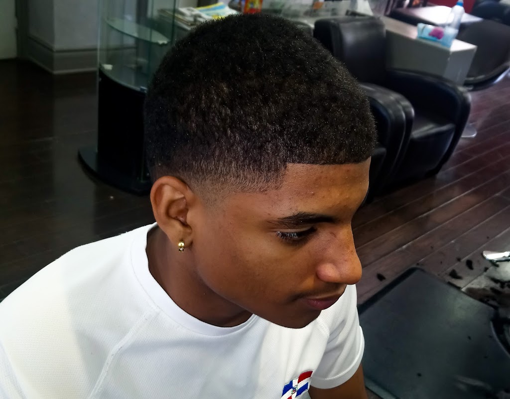 Queenofcuts | 3070A Hurontario St, Mississauga, ON L5B 1N7, Canada | Phone: (647) 575-2890