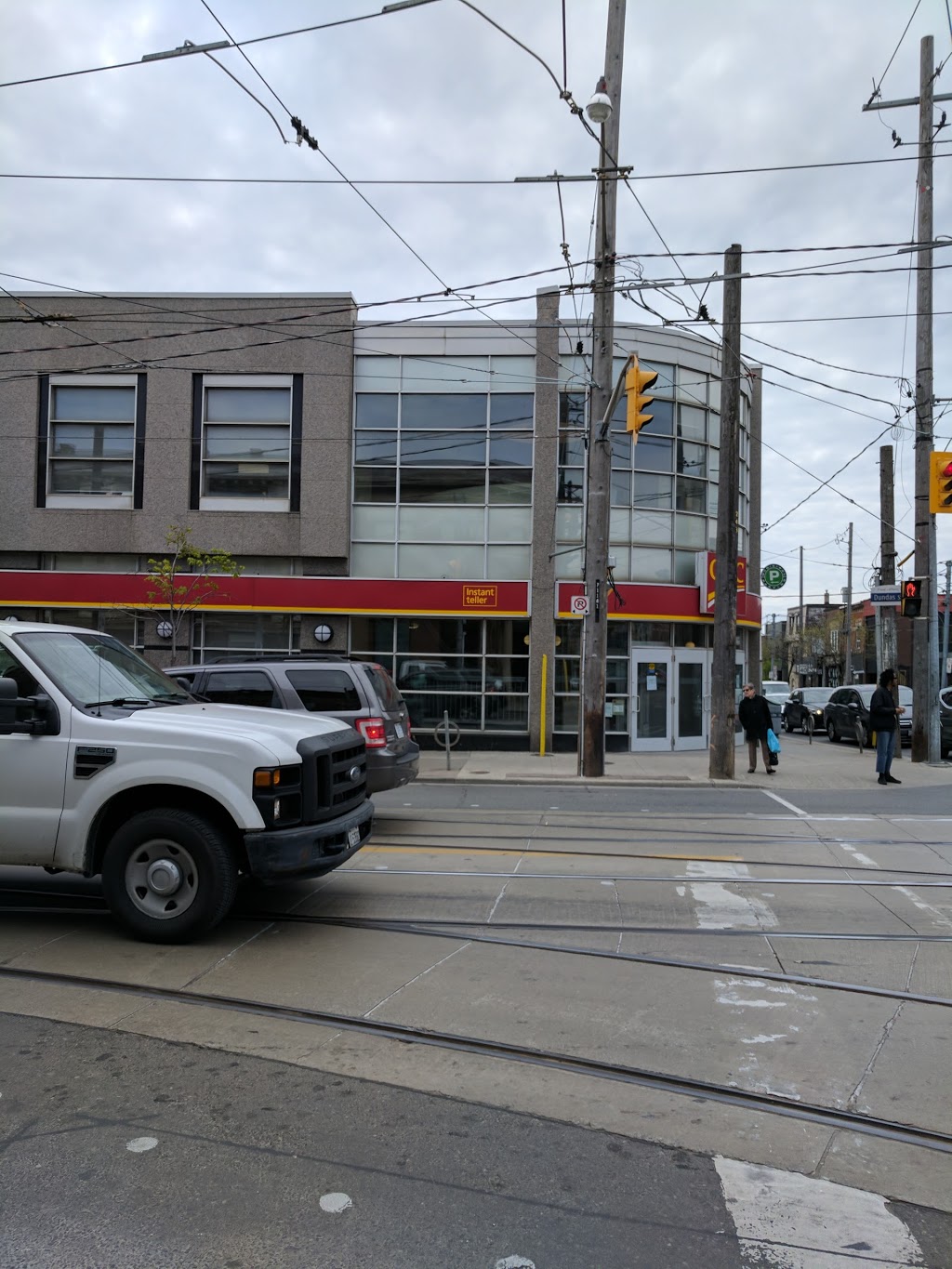 CIBC Branch with ATM | bank | 235 Ossington Ave, Toronto, ON M6J 2Z8, Canada | 4165883478 OR +1 416-588-3478
