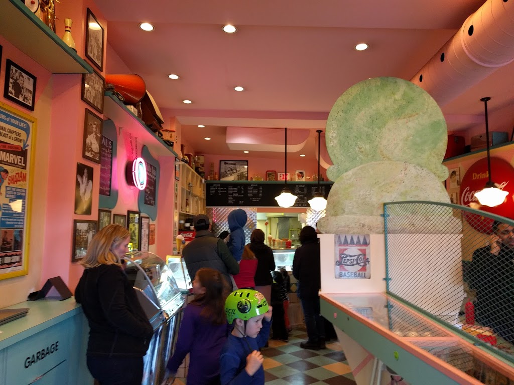 RCS Boardwalk Fries & Ice Cream Parlour | 2013 Lakeshore Rd, Burlington, ON L7R 1A1, Canada | Phone: (905) 333-9595