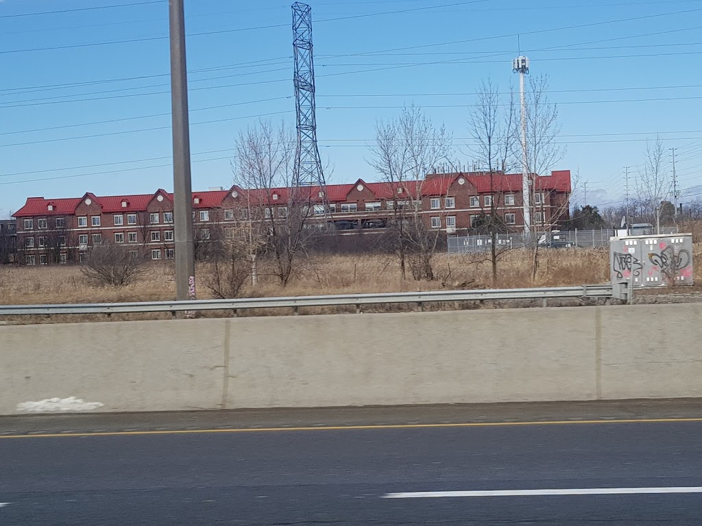 Wakefield Common | 795 Rathburn Rd W, Mississauga, ON L5C 4N1, Canada | Phone: (905) 615-4311