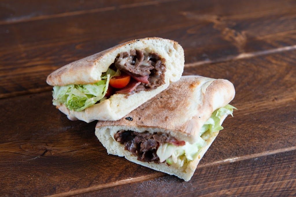 Attaboy, pizzeria de quartier | 597 Rue Saint-Jean, Québec, QC G1R 1P7, Canada | Phone: (581) 702-3730