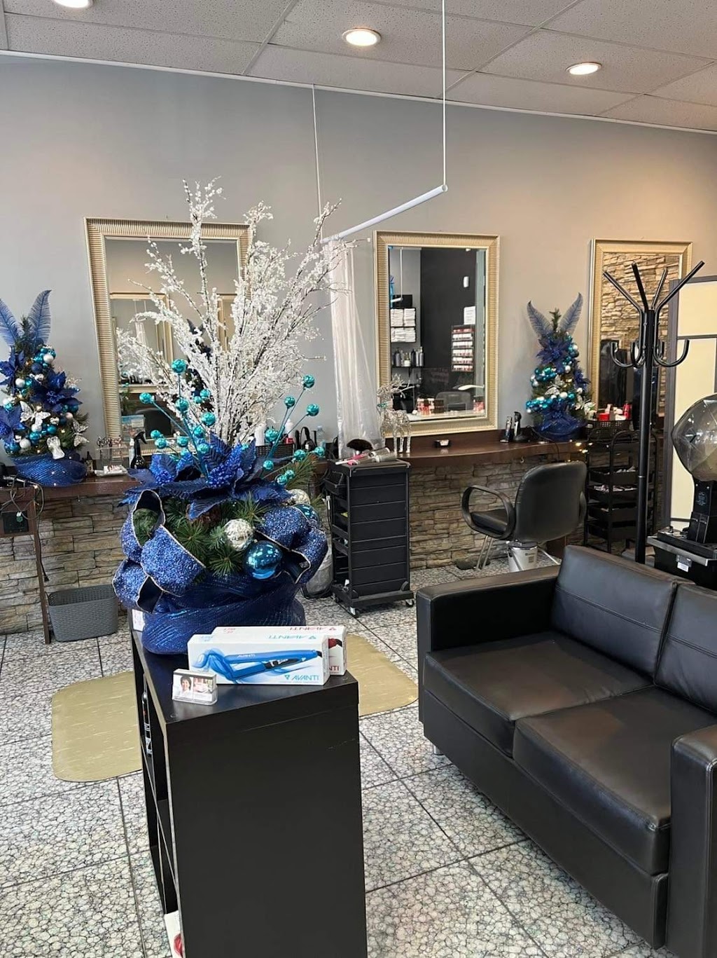 Salon De Coiffure futur | 520 Rue Fleury E, Montréal, QC H3L 1G5, Canada | Phone: (514) 382-9502