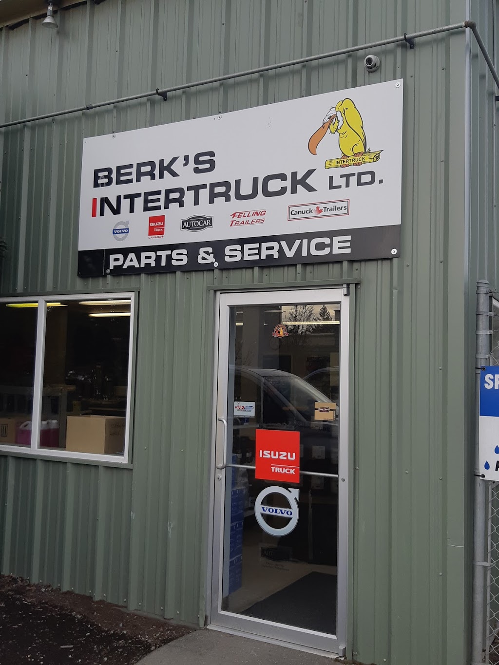 Berks Intertruck Ltd | 960 Henry Eng Pl, Victoria, BC V9B 6B2, Canada | Phone: (250) 361-1662