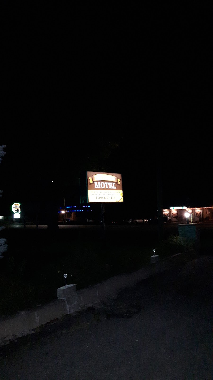 Davidson Motel | 15 Paris Rd, Paris, ON N3L 3J1, Canada | Phone: (519) 442-4417