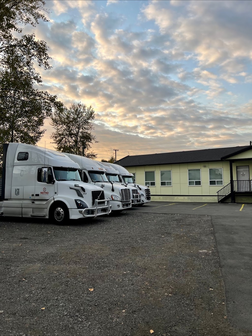 Metro MTL Freightways Ltd | 10834 Timberland Rd, Surrey, BC V3V 3T5, Canada | Phone: (604) 598-0058