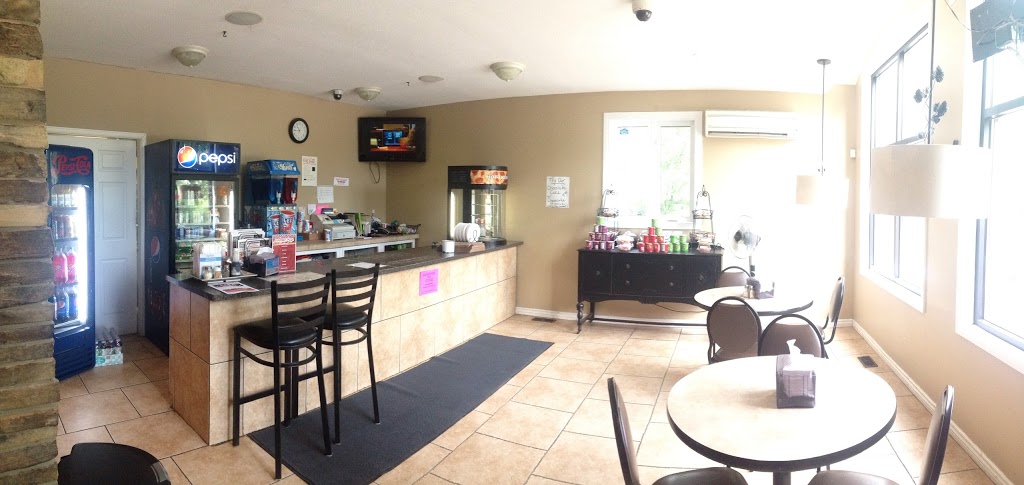 Village Pizza & Wings | 1766 4th Line, Ohsweken, ON N0A 1M0, Canada | Phone: (519) 445-0396