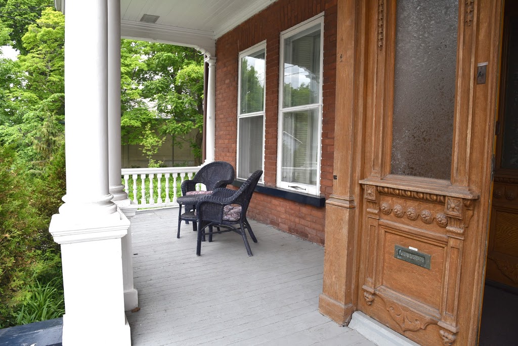 Auberge de la Visitation | 6104 Rue Saint-Georges, Lévis, QC G6V 4J8, Canada | Phone: (418) 805-3059