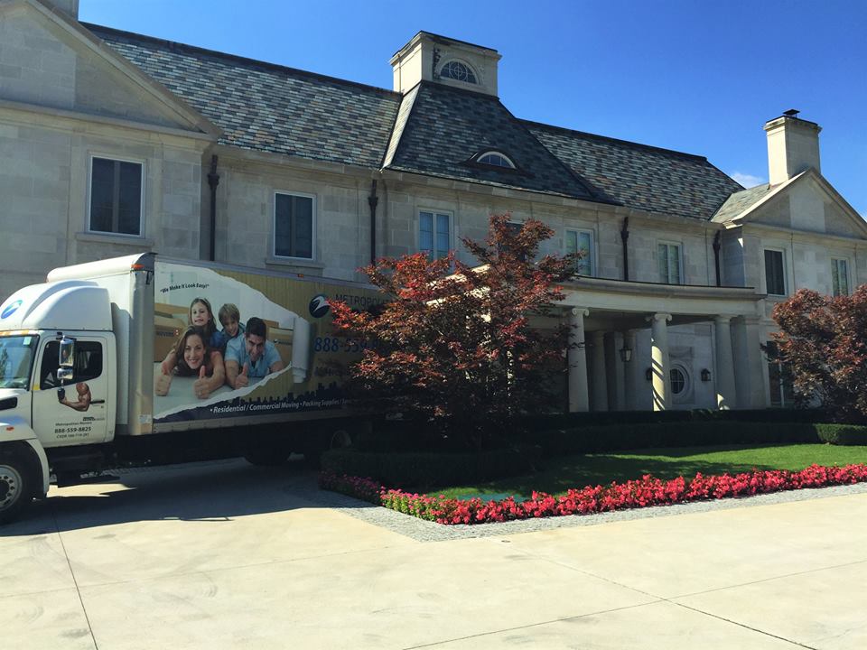 Metropolitan Movers Greater Vancouver Area Langley | 20211 66 Ave E404, Langley Twp, BC V2Y 0L4, Canada | Phone: (604) 358-1577