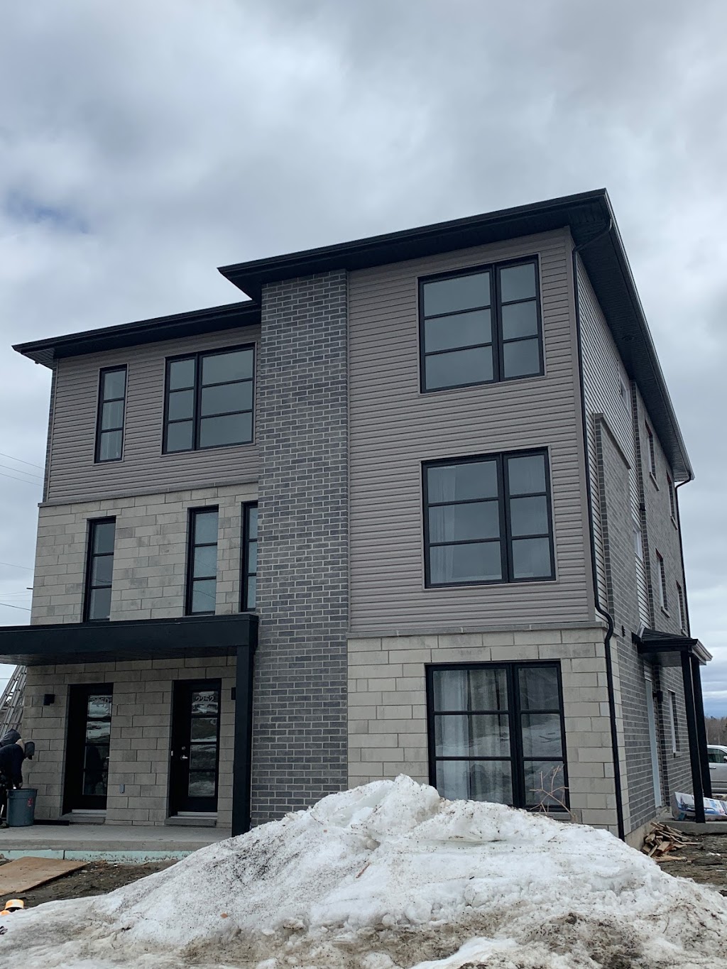 Les Gouttières Poulin Inc. | 8140 Charles-Edouard-Renaud, Terrebonne, QC J7M 2E9, Canada | Phone: (514) 705-4072