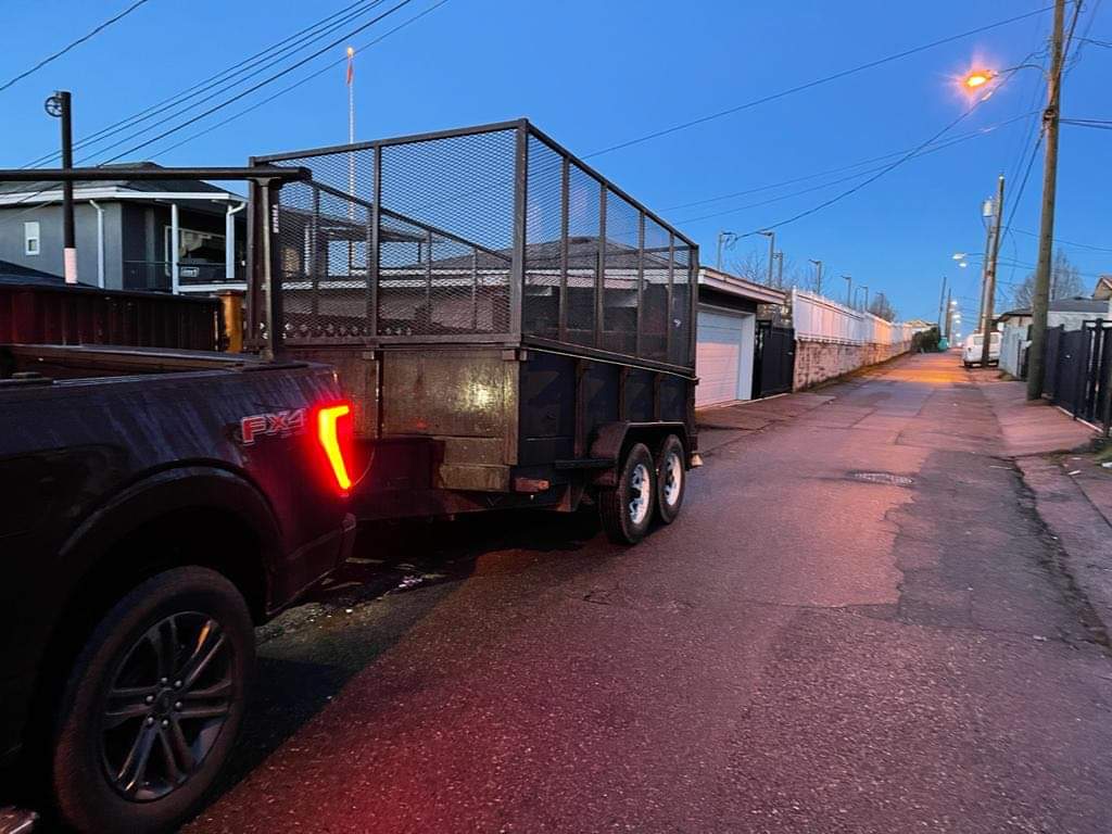 B Junk Free Vancouver & Moving | 5216 Fraser St, Vancouver, BC V5W 2Y9, Canada | Phone: (604) 724-5865