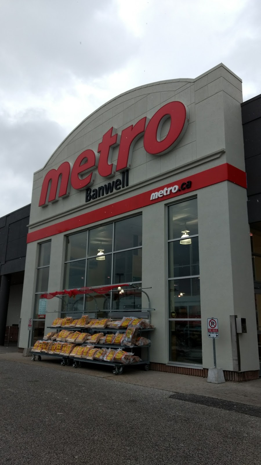 Metro | 11729 Tecumseh Rd E, Windsor, ON N8N 1L8, Canada | Phone: (519) 979-9366