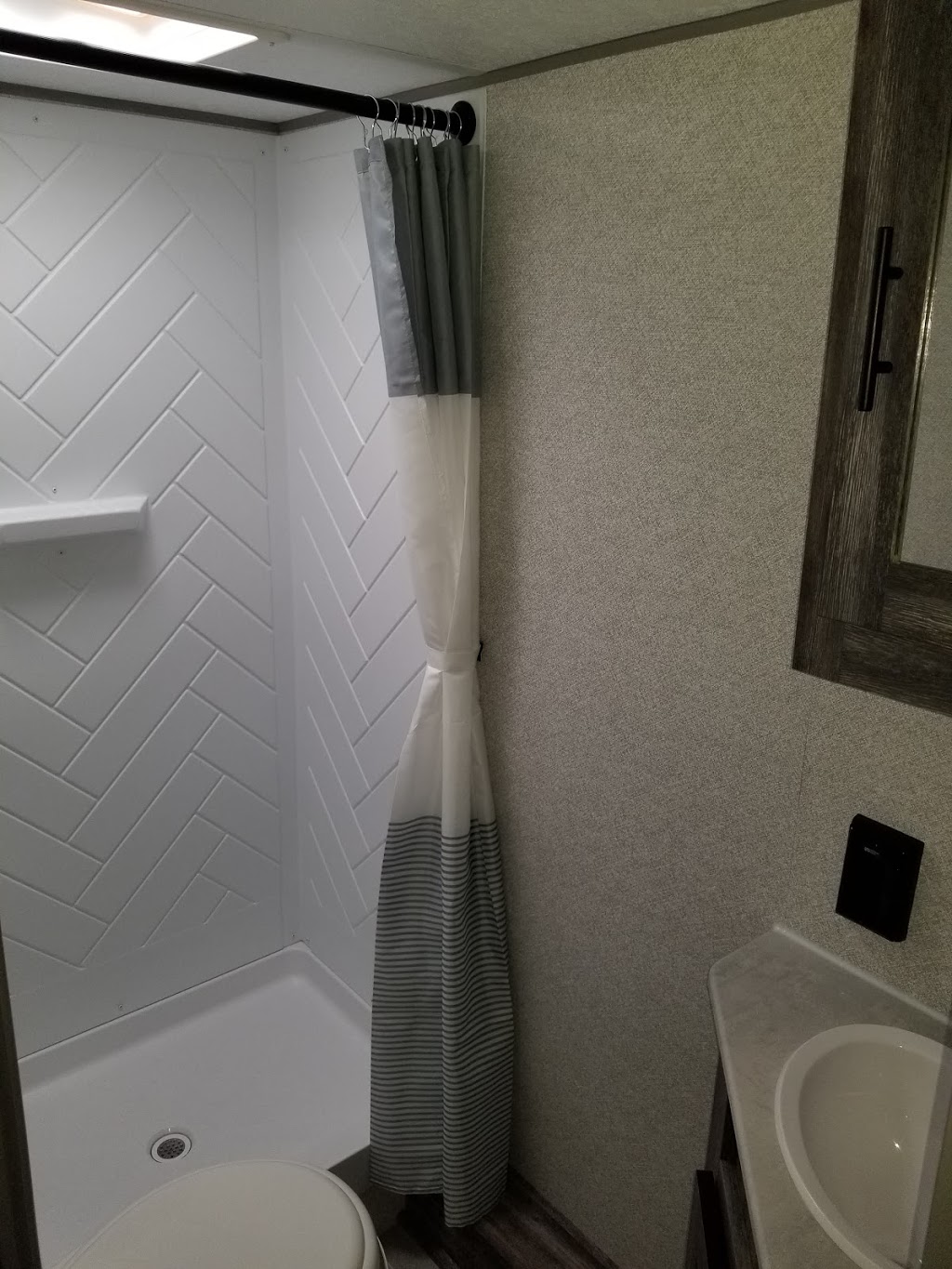 Totally Hitched Travel Trailer Rental | 32 Hillview Crescent, Midhurst, ON L9X 1N4, Canada | Phone: (289) 338-6122