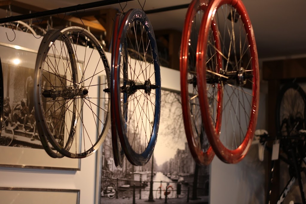 Van de Velo | 1708 Lakeshore Rd W, Mississauga, ON L5J 1J5, Canada | Phone: (905) 855-1190