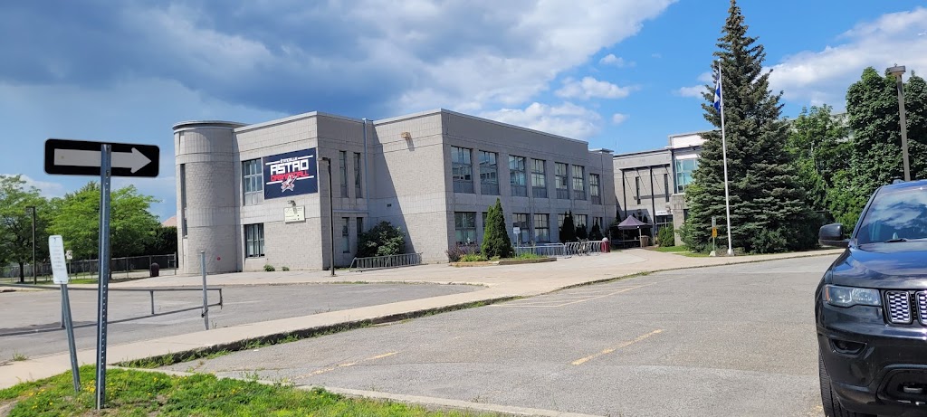 De LÉtincelle Elementary School | 2225 Bd des Seigneurs, Terrebonne, QC J6X 4A8, Canada | Phone: (450) 492-3740