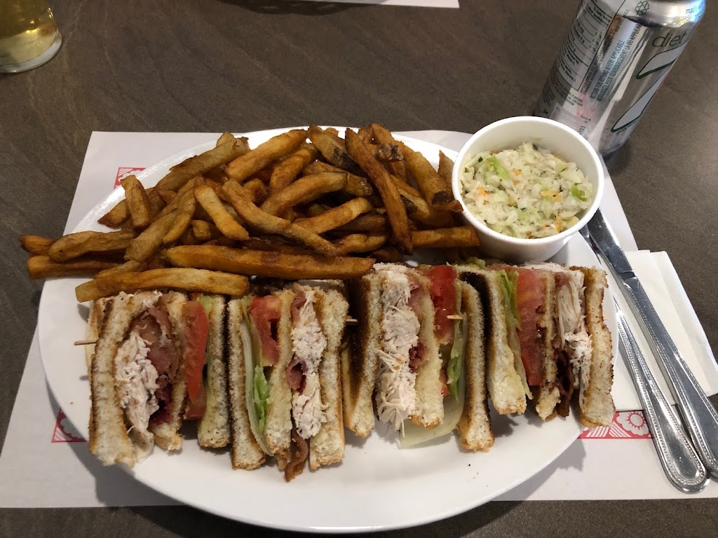 Au Cochon Braisé Resto-Pub | 303 Rue Viger, Saint-Épiphane, QC G0L 2X0, Canada | Phone: (418) 816-8686