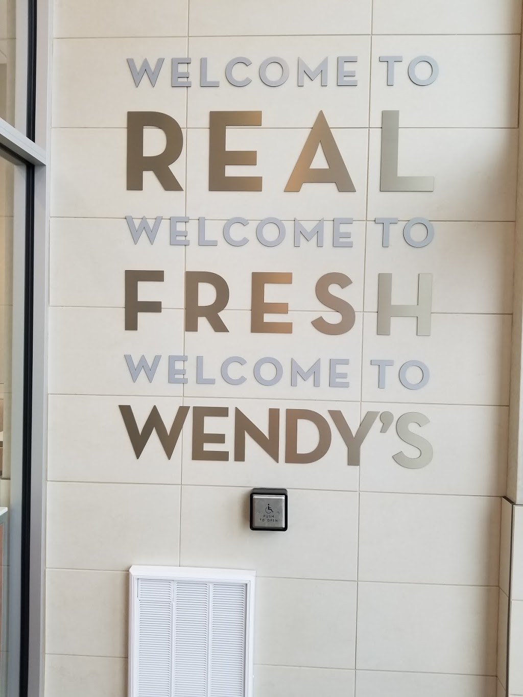 Wendys | 207 Main St N, Exeter, ON N0M 1S3, Canada | Phone: (519) 235-1445