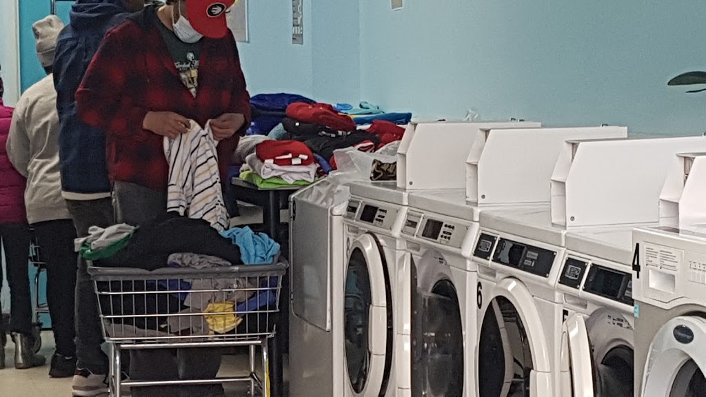 Black and white Laundry | Coin laundry, 3148 Kingston Rd Unit 3, Scarborough, ON M1M 1P4, Canada | Phone: (647) 717-2873