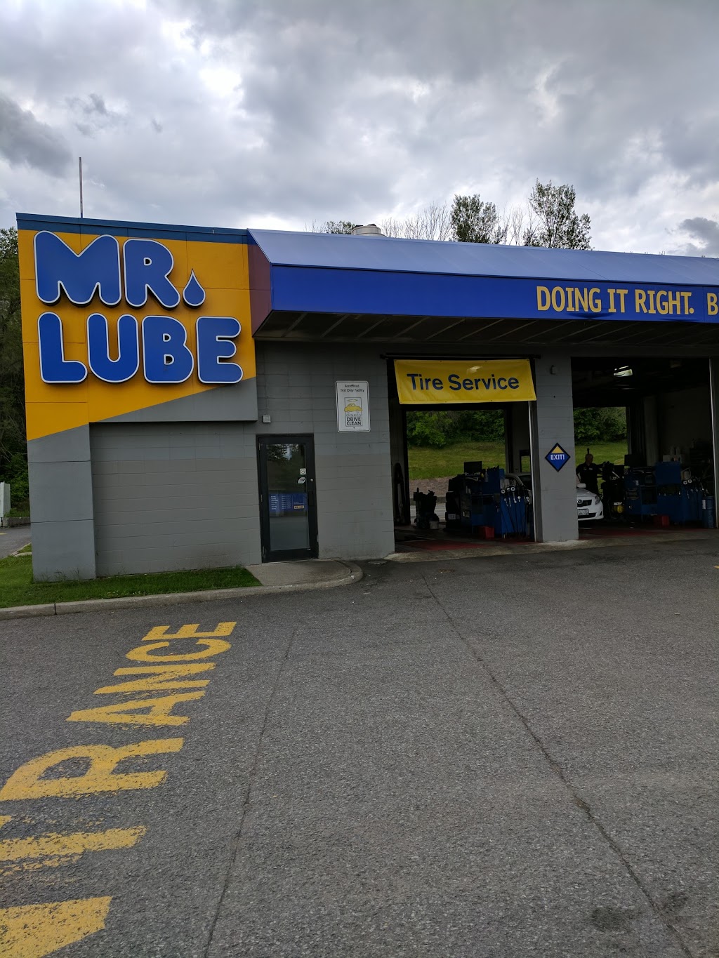 Mr. Lube | 1976 St Joseph Blvd, Orléans, ON K1C 1E4, Canada | Phone: (613) 841-6132