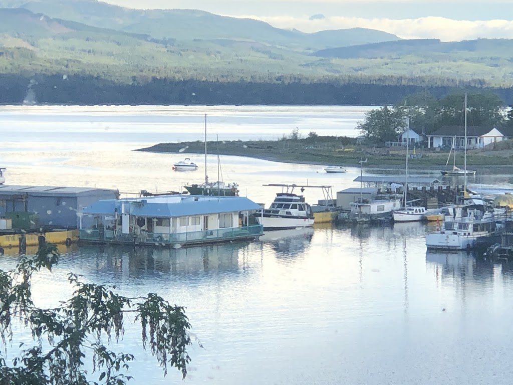 Meet Me At Deep Bay | 192 Crome Point Rd, Bowser, BC V0R 1G0, Canada | Phone: (604) 961-9696