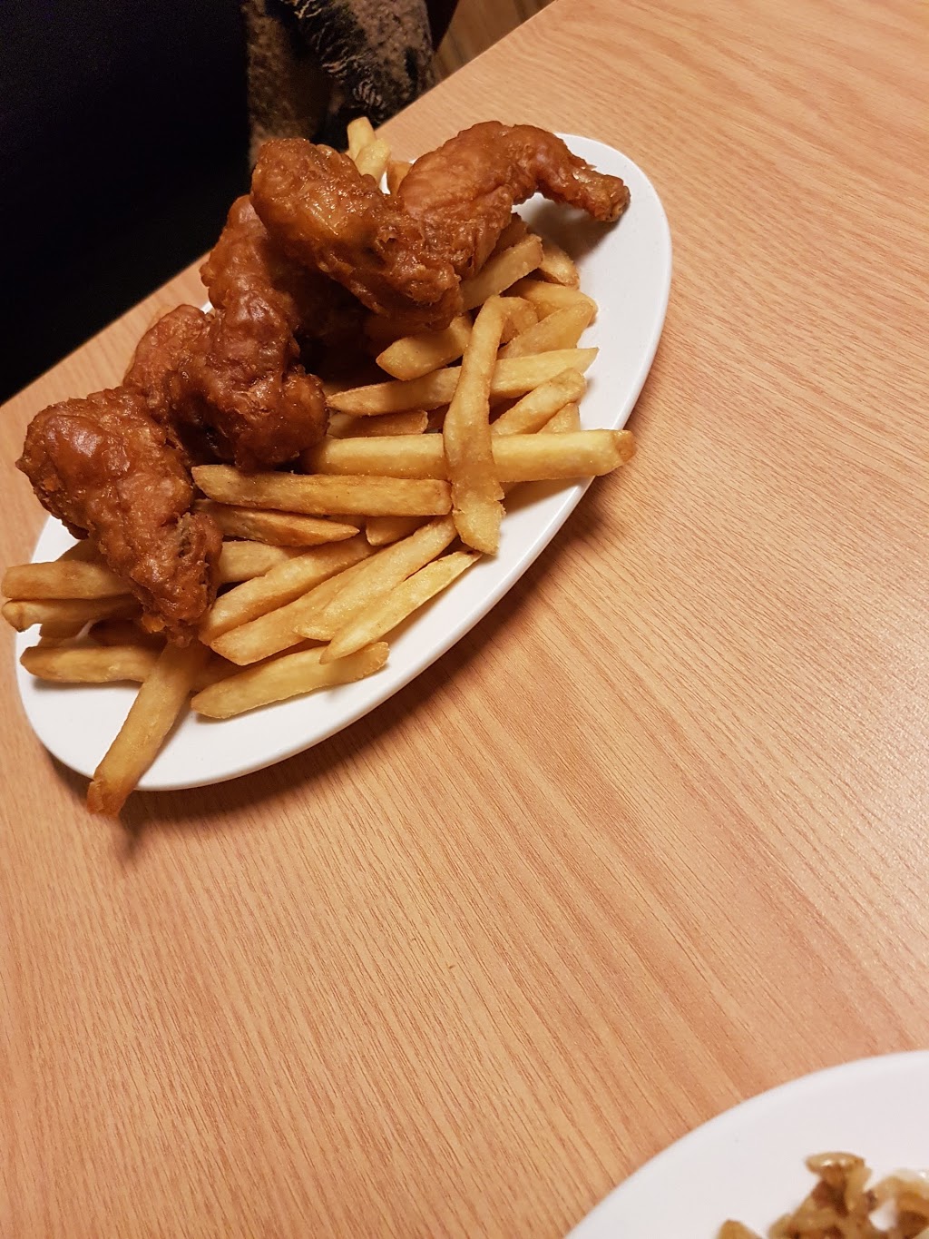 Lucky Star Restaurant | 2687 Kipling Ave, Etobicoke, ON M9V 5G6, Canada | Phone: (416) 748-3288