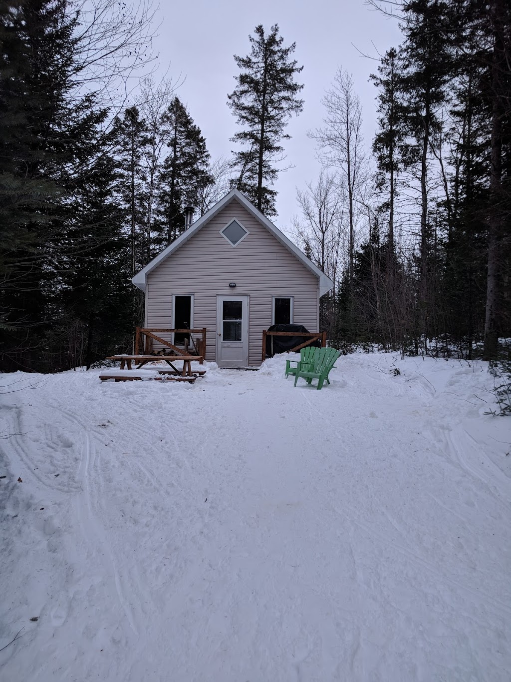 Les cabines Nordik des piles 1720 Chemin de la BaieMartin, SaintJeandesPiles, QC G0X 2V0