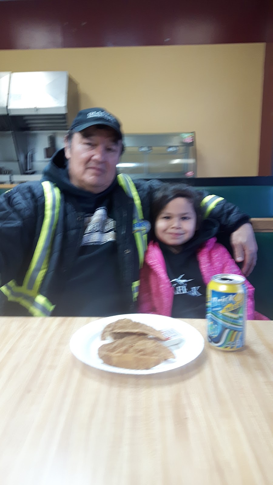 Zip Thru Food Store | 52 Stadacona St, Winnipeg, MB R2L 2C8, Canada | Phone: (204) 663-3062