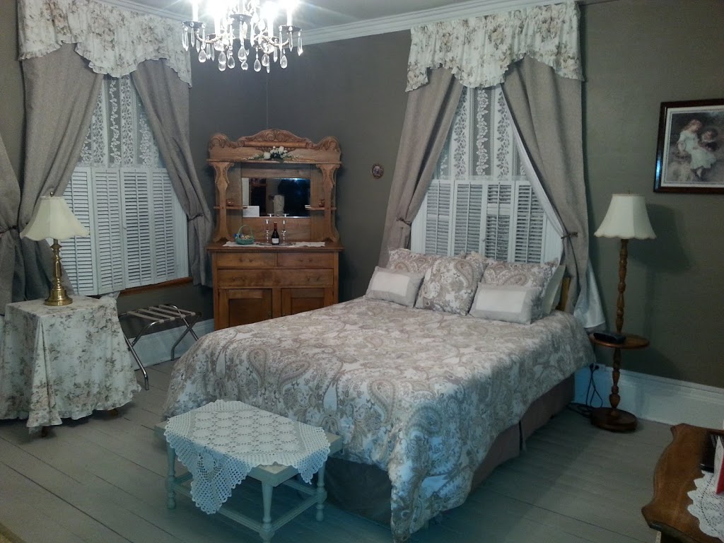 Au Manoir de Levis B&B | 473 Rue Saint-Joseph, Lévis, QC G6V 1G9, Canada | Phone: (418) 833-6233