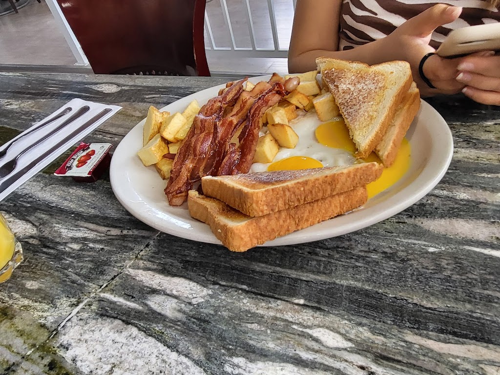 Cheryls Place Restaurant | 324 Cariboo Hwy, Cache Creek, BC V0K 1H0, Canada | Phone: (250) 457-6261