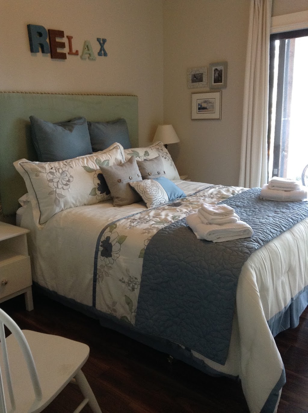 Ramoth B&B | 6835 Mark Ln, Victoria, BC V9E 2A1, Canada | Phone: (250) 882-3406