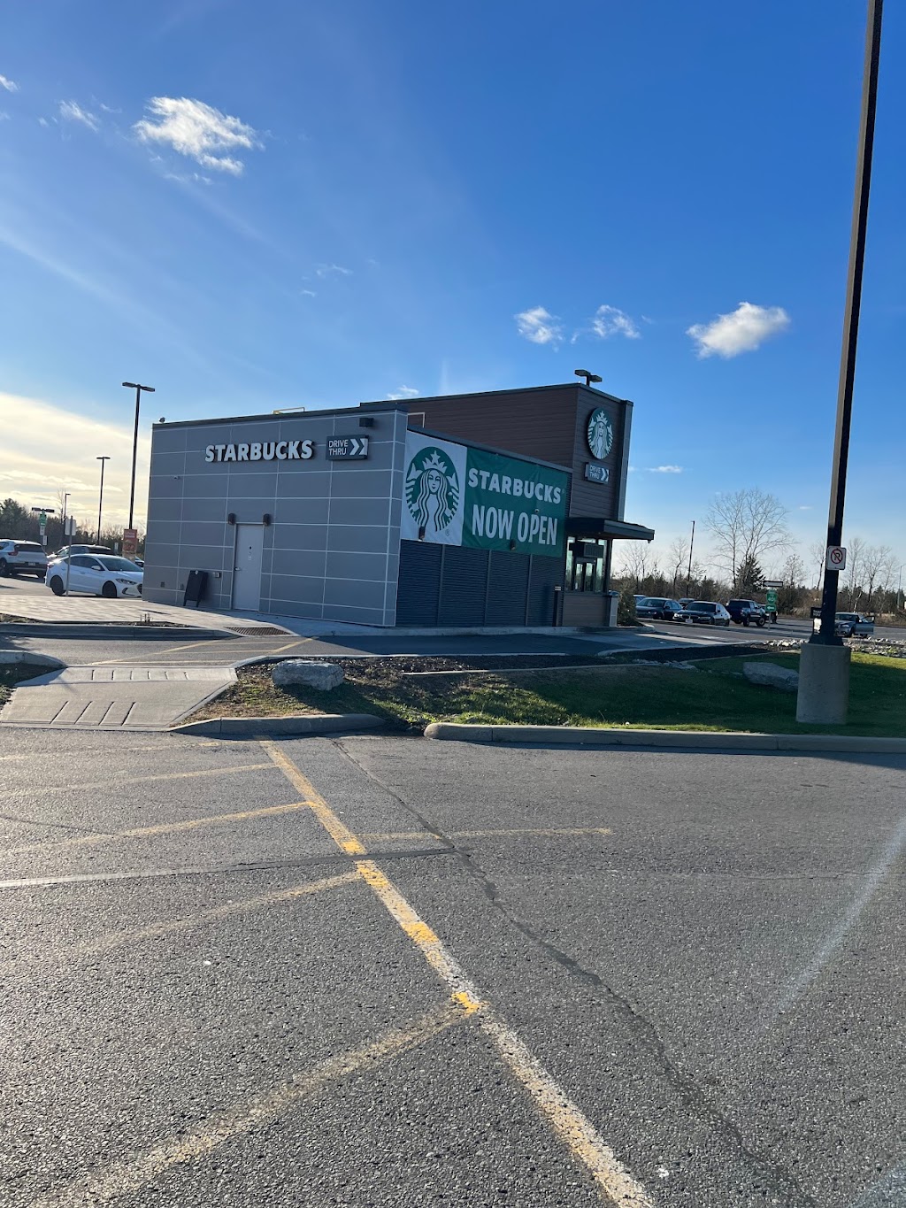 Starbucks Drive Thru | ON-401, Kingston, ON K0H 2H0, Canada | Phone: (613) 634-2300