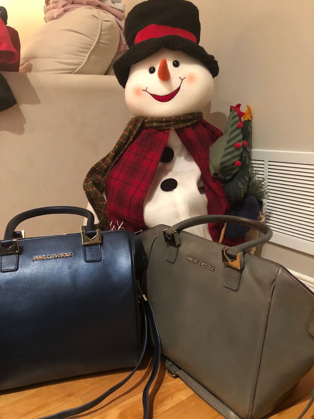 ANNICK LEVESQUE | 138 Av. Laurier O, Montréal, QC H2T 2N7, Canada | Phone: (514) 961-7410
