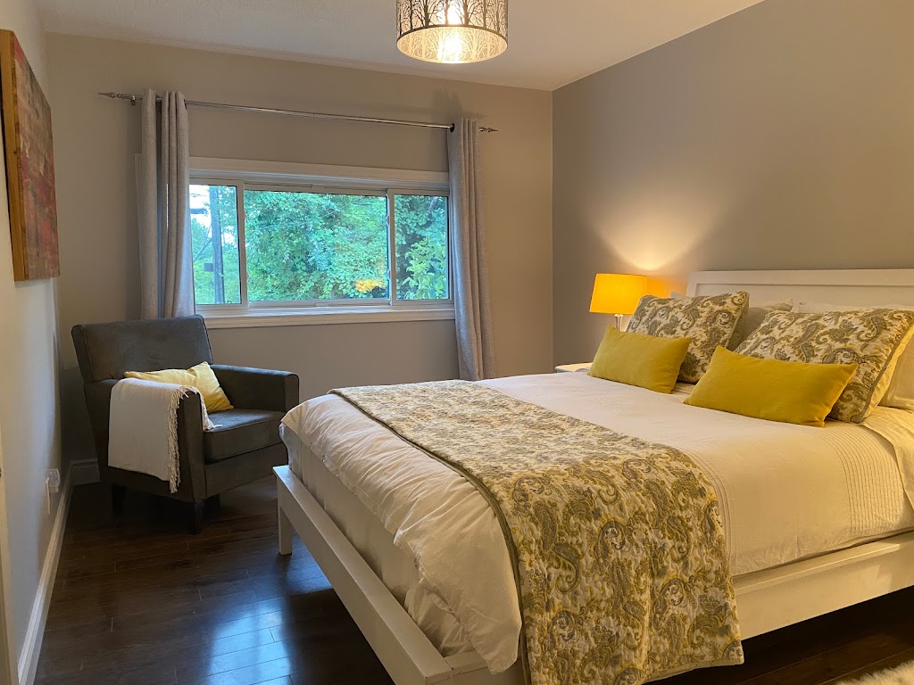 The Farmhouse on 135 Acres | 11355 Nassagaweya–Esquesing Townline, Halton Hills, ON L7J 2L7, Canada | Phone: (416) 527-3971
